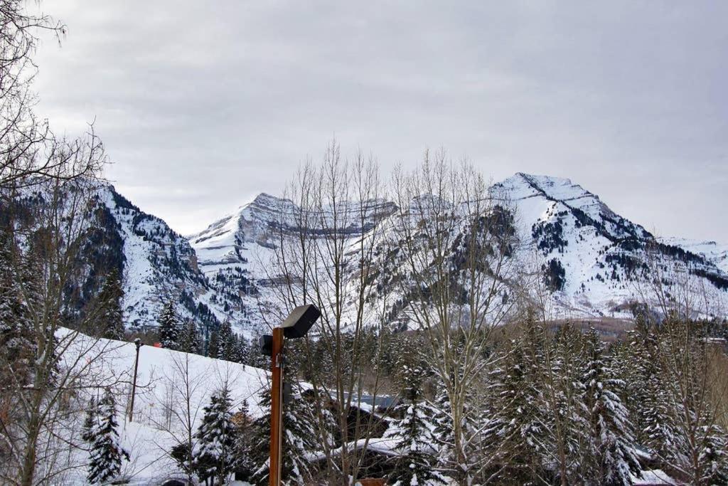 Log Cabin On The Stream Sundance, Utah Exterior foto